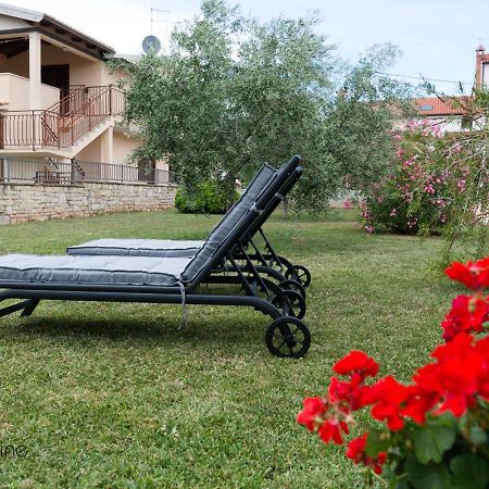 Charming Stone Cottage By The Sea Umago Exterior foto