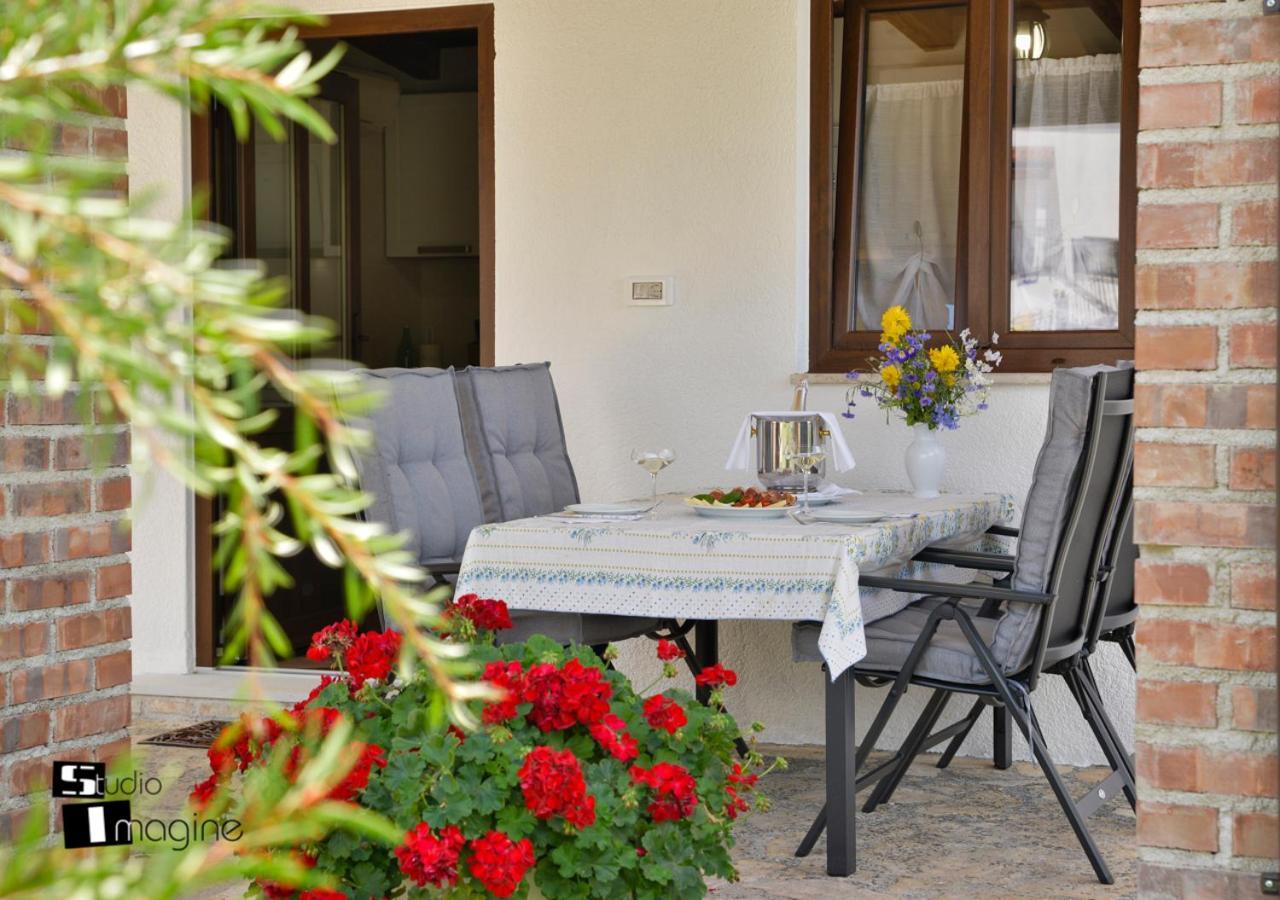 Charming Stone Cottage By The Sea Umago Exterior foto