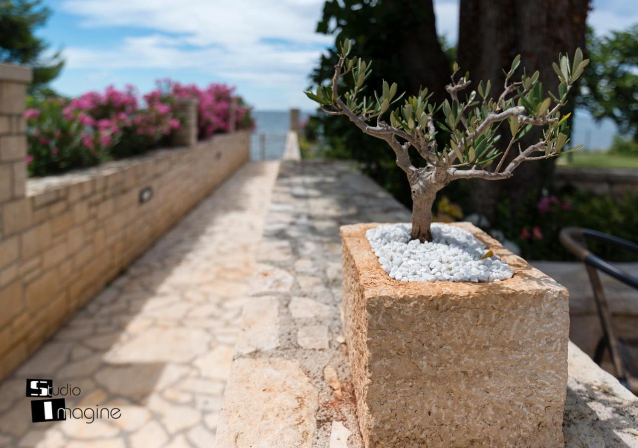 Charming Stone Cottage By The Sea Umago Exterior foto