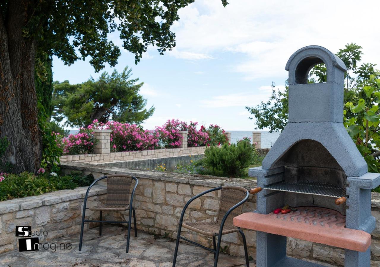Charming Stone Cottage By The Sea Umago Exterior foto