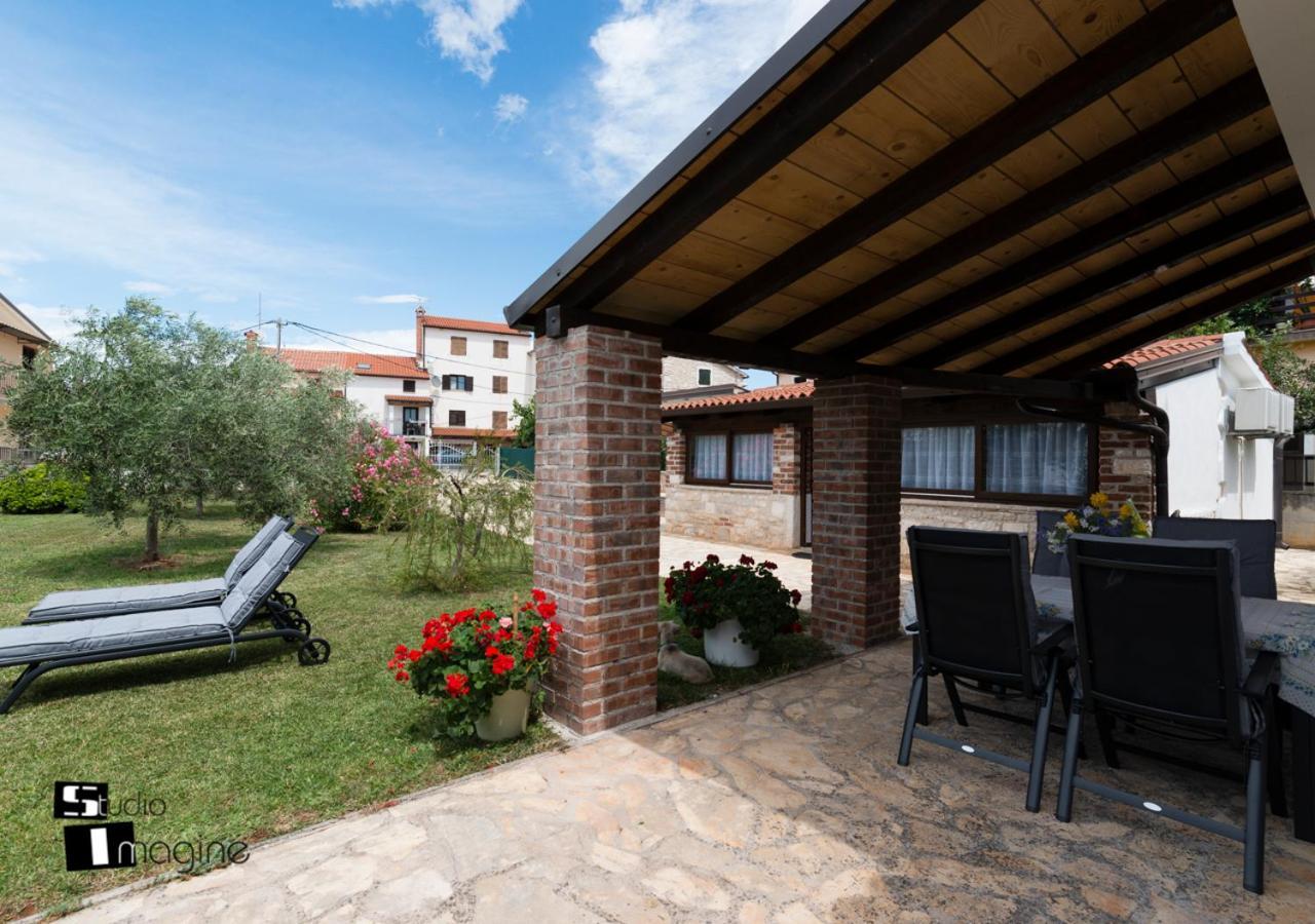 Charming Stone Cottage By The Sea Umago Exterior foto