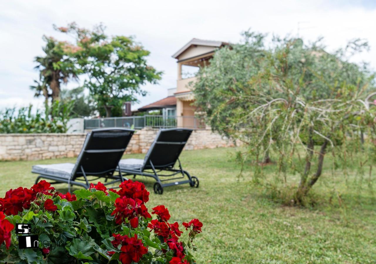 Charming Stone Cottage By The Sea Umago Exterior foto