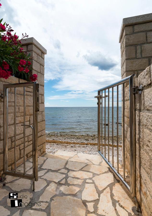 Charming Stone Cottage By The Sea Umago Exterior foto