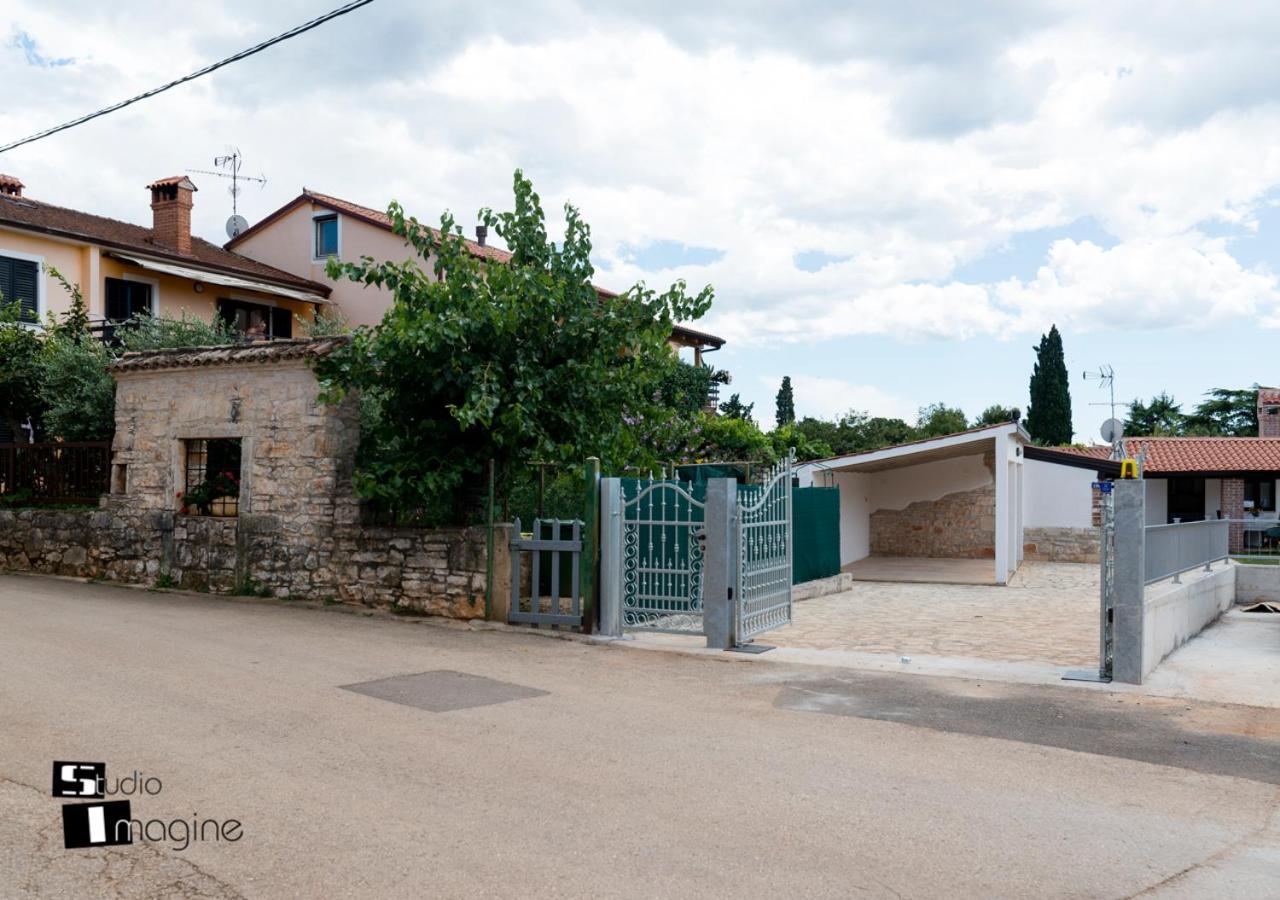 Charming Stone Cottage By The Sea Umago Exterior foto