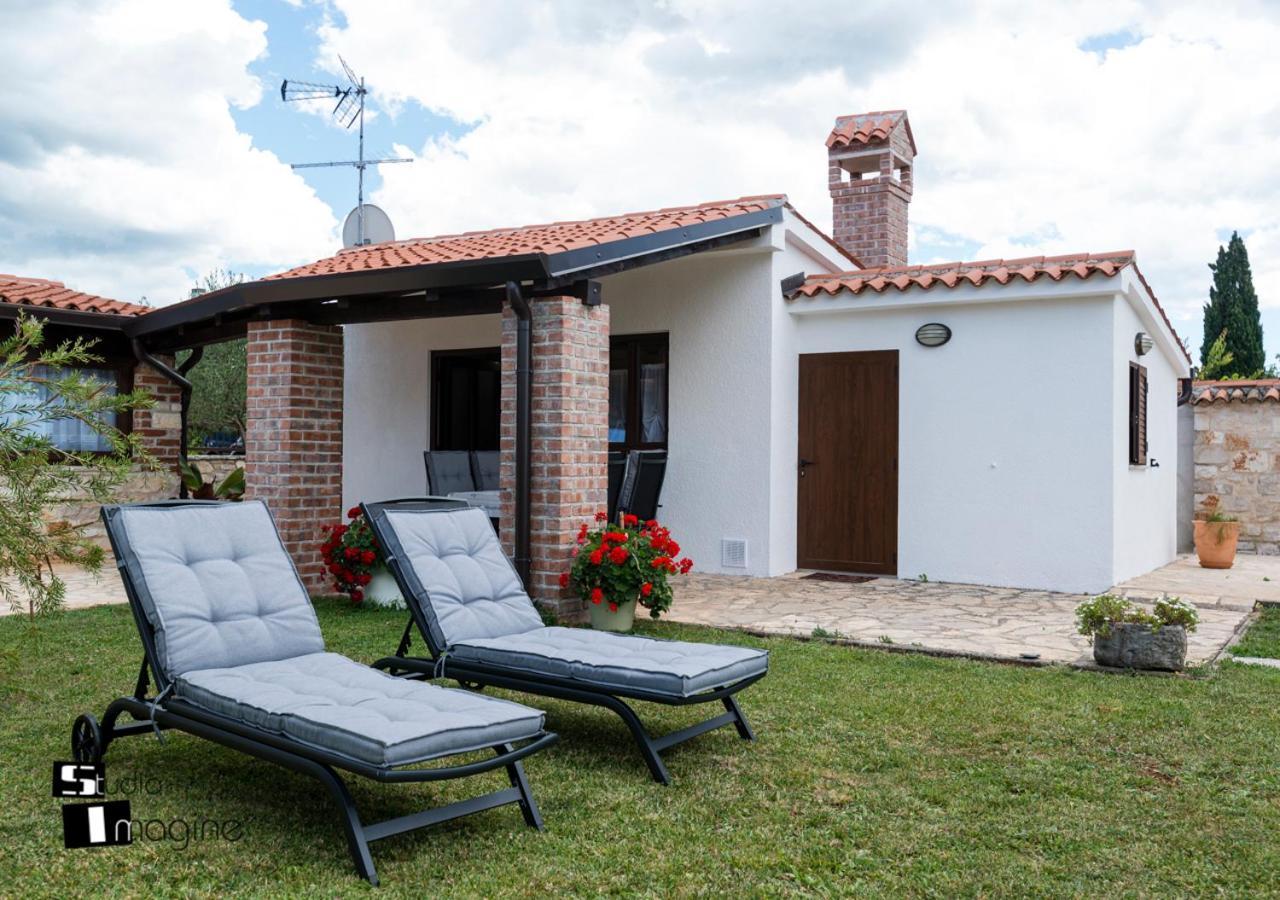 Charming Stone Cottage By The Sea Umago Exterior foto